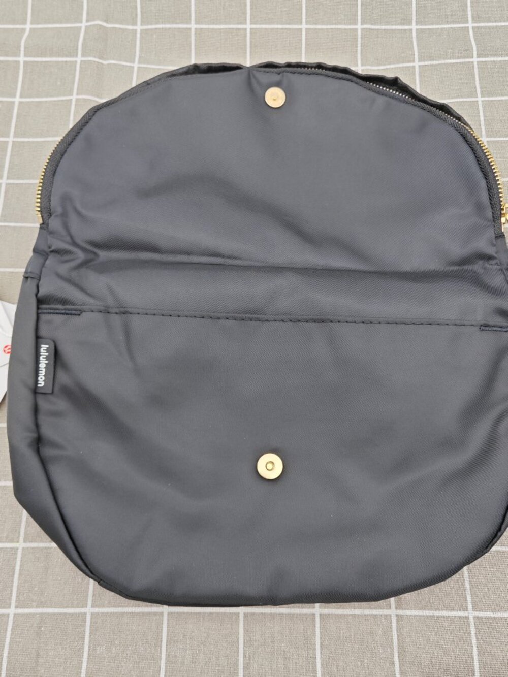 Lululemon gold All Night Festival Bag 5L - Picture 3 of 5